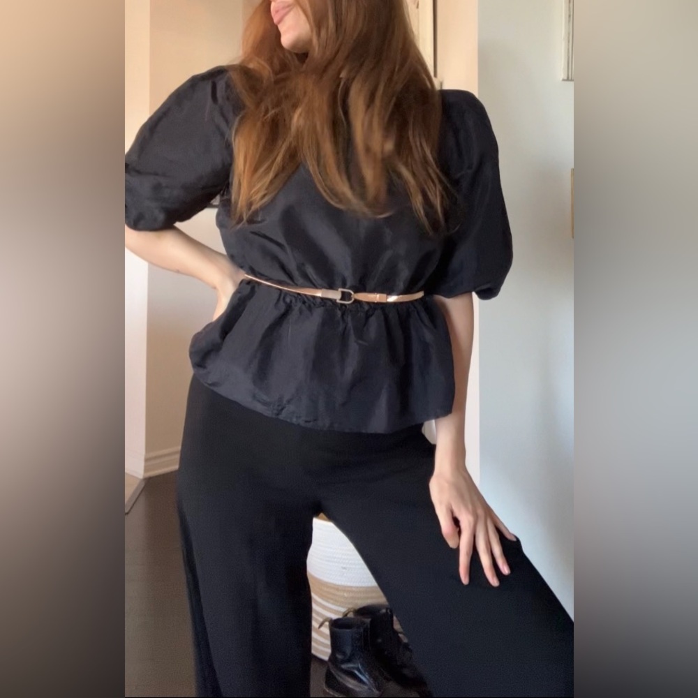 Short sleeves black puff sleeves peplum top